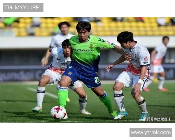 克罗斯在足球场上的传奇之路与他对现代足球的深远影响分析